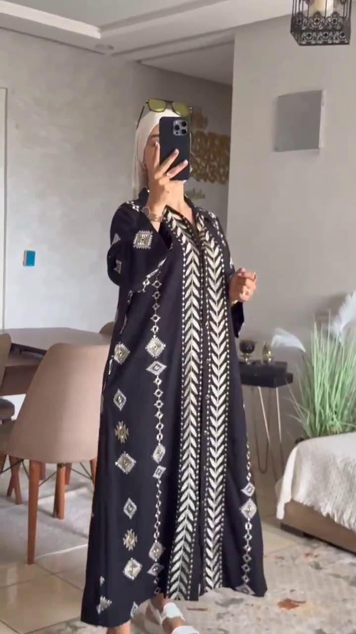 Robe Lolan entièrement brodée